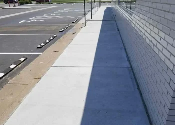 concrete sidewalk at jimmie's diner