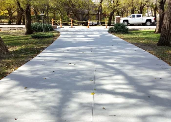 encore-pavement-wichita-ks-concrete-driveway-installation-2