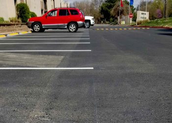 empty parking spaces and red suv at horizon east apartments