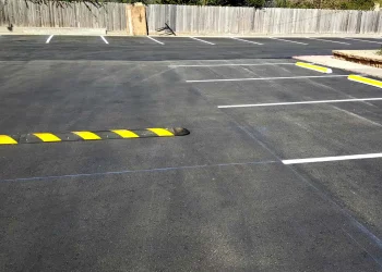 speed bump and parking spaces at horizon east apartments