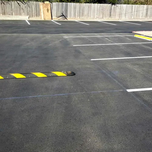 speed bump and parking spaces at horizon east apartments